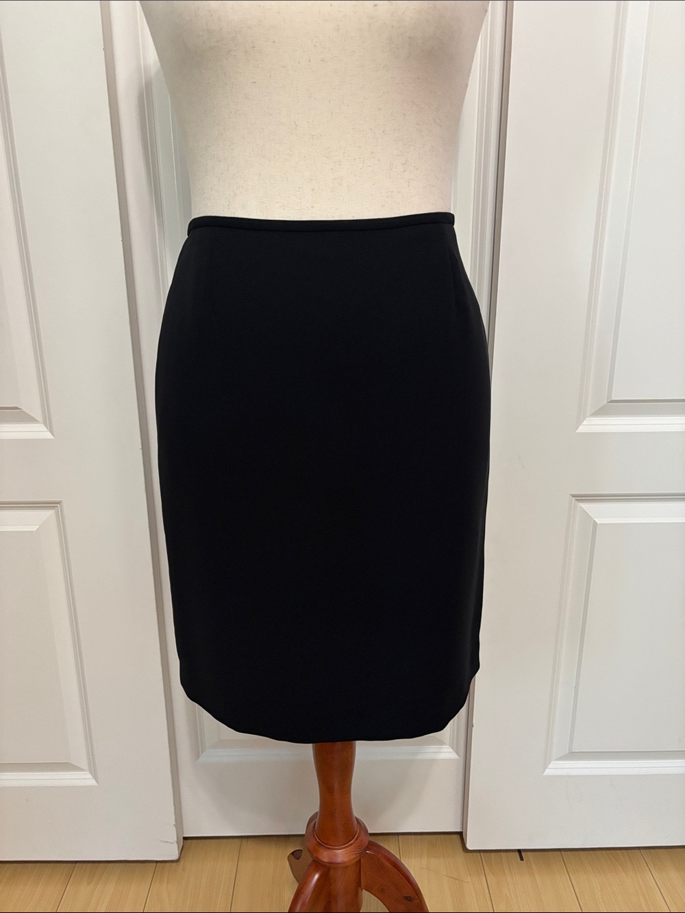 Tahari Classic Black Pencil Office Skirt - Women